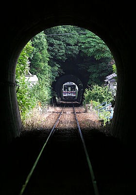 三連のトンネル（水田　孝）